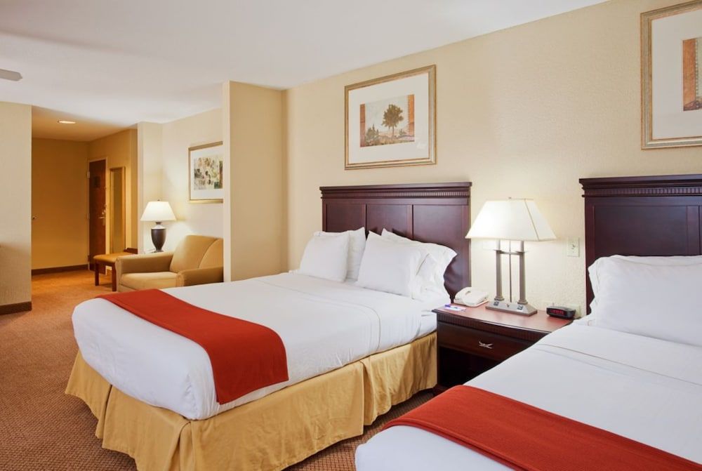 Standard Room, 2 Queen Beds, Accessible (Comm, Roll-In Shower)