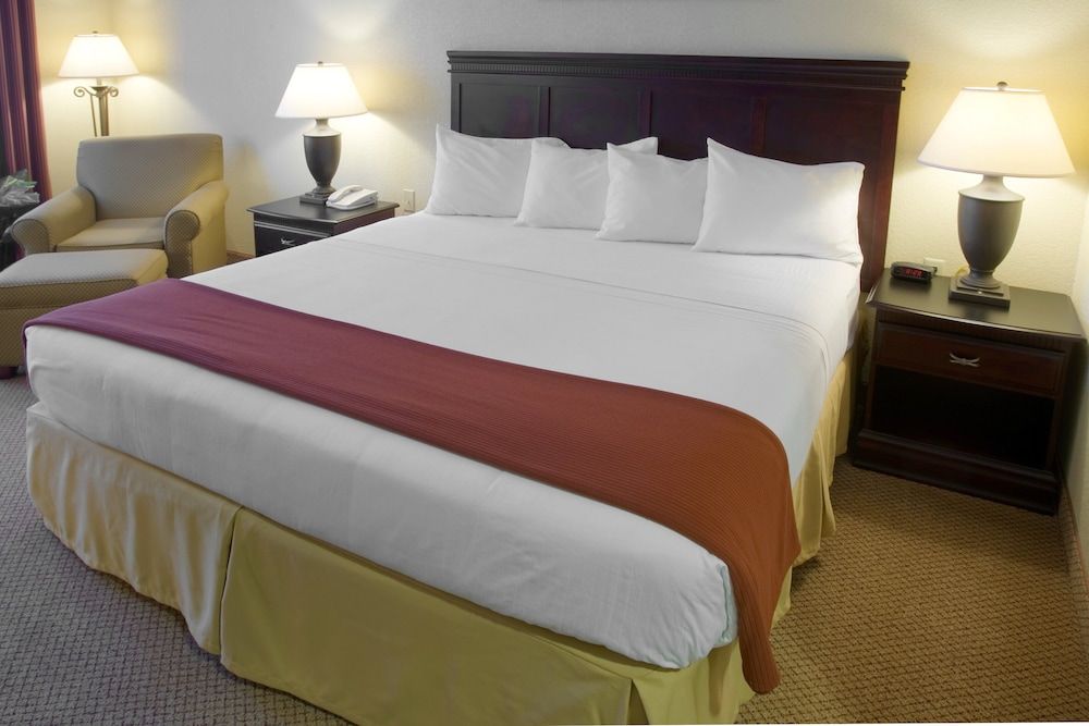 Standard Room, 1 King Bed