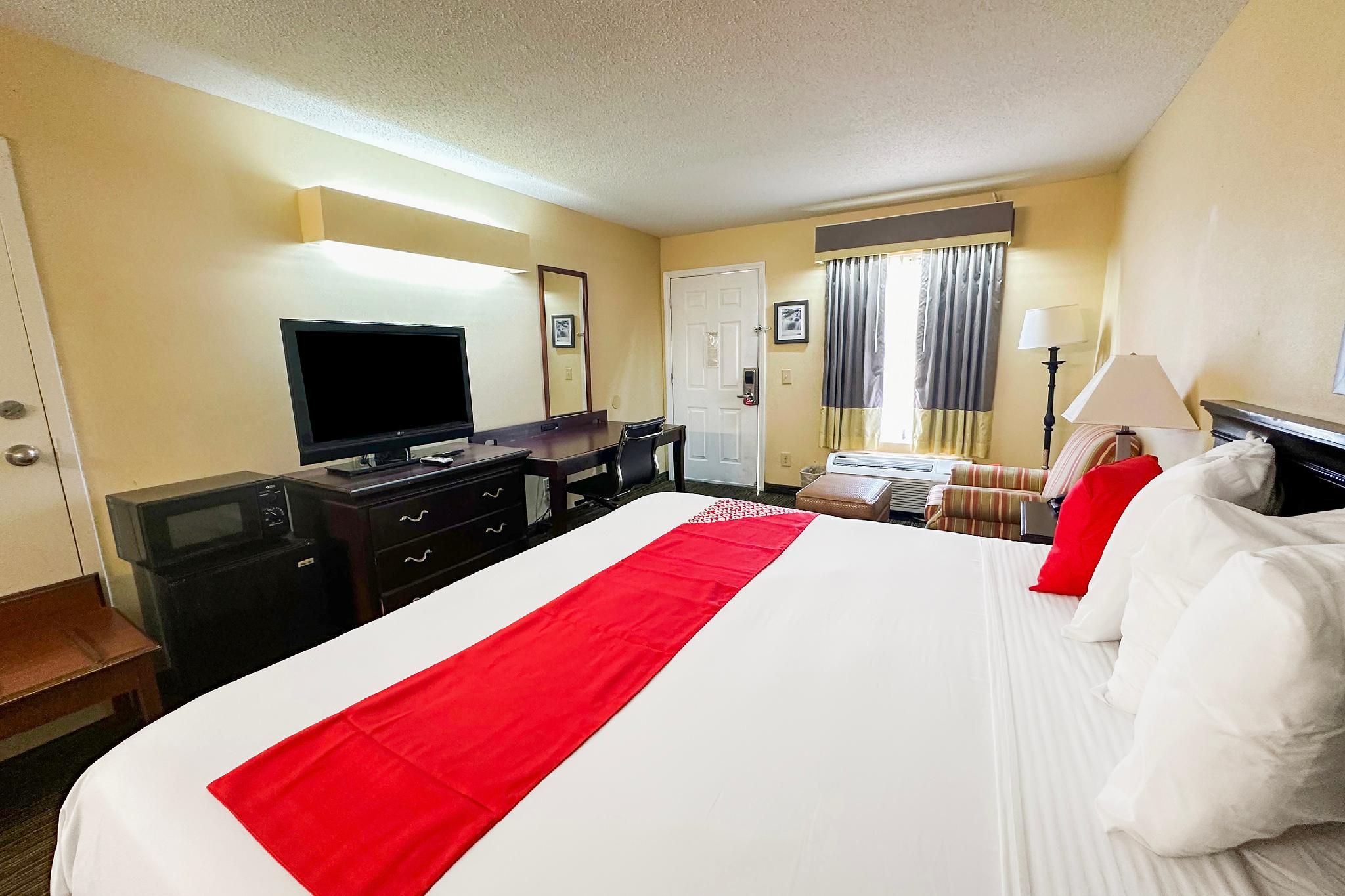 Bonita Lakes Inn by Capital O Meridian I20 King Bed Non-Smoking 2