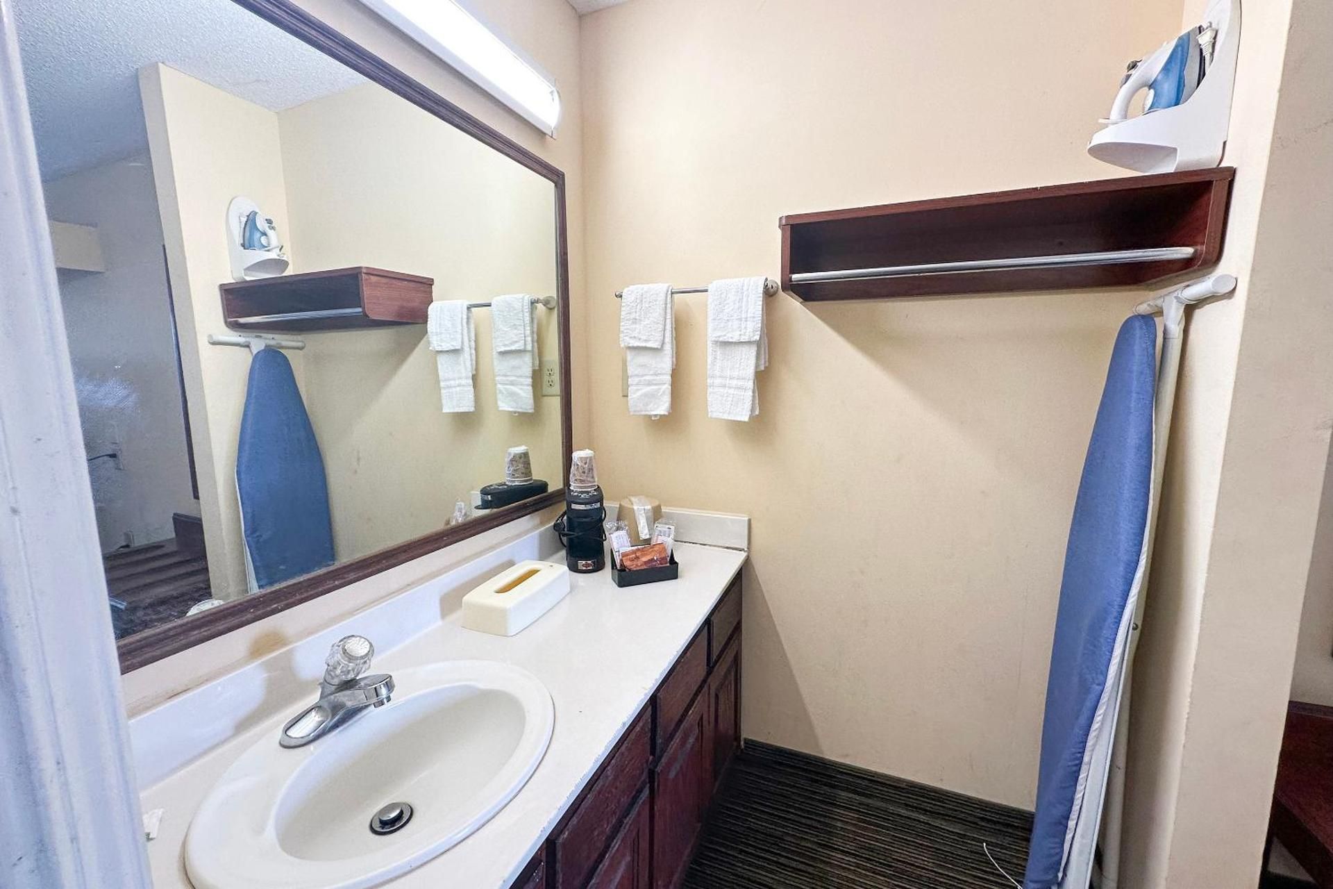 Bonita Lakes Inn by Capital O Meridian I20 2 Full Beds Non-Smoking 3