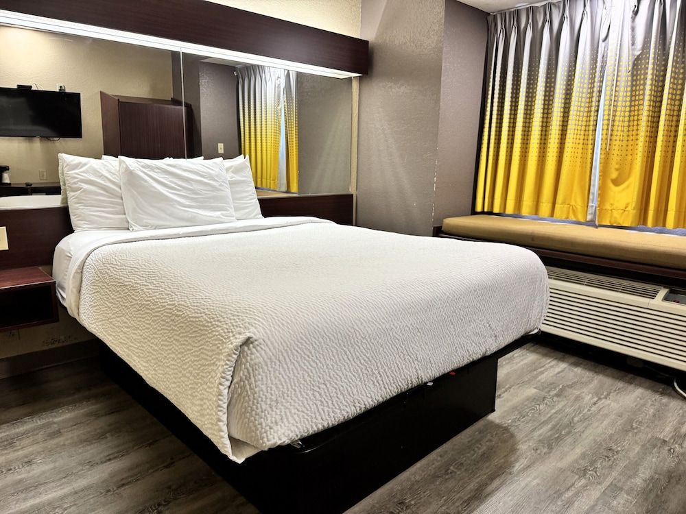 Standard Room, 1 Queen Bed, Non Smoking