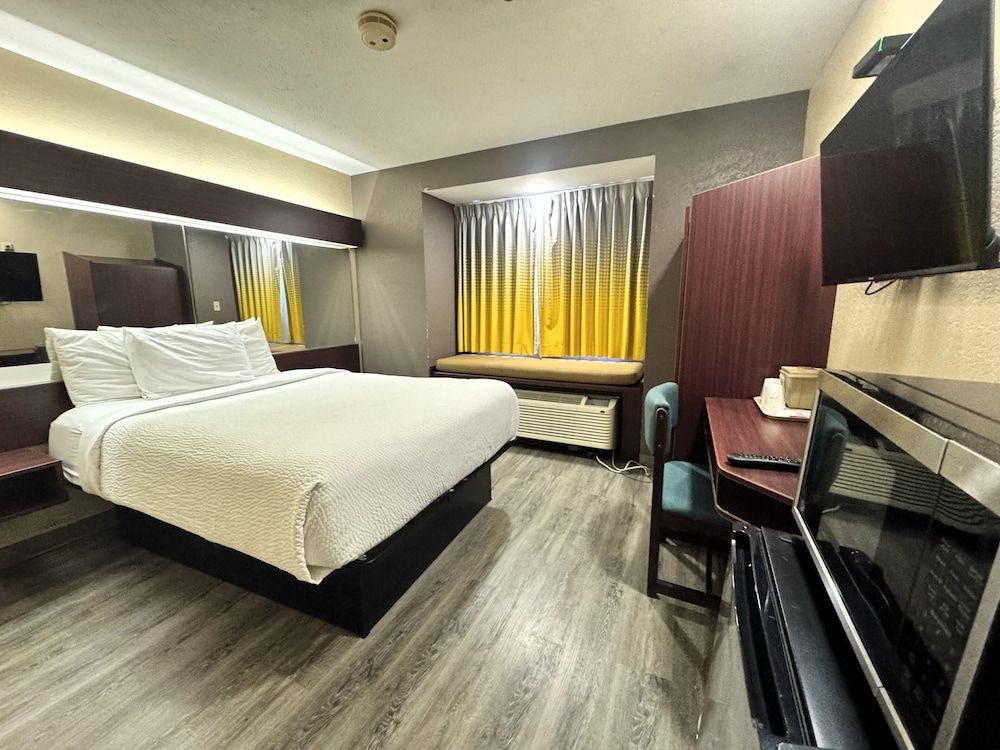 Standard Room, 1 Queen Bed, Non Smoking