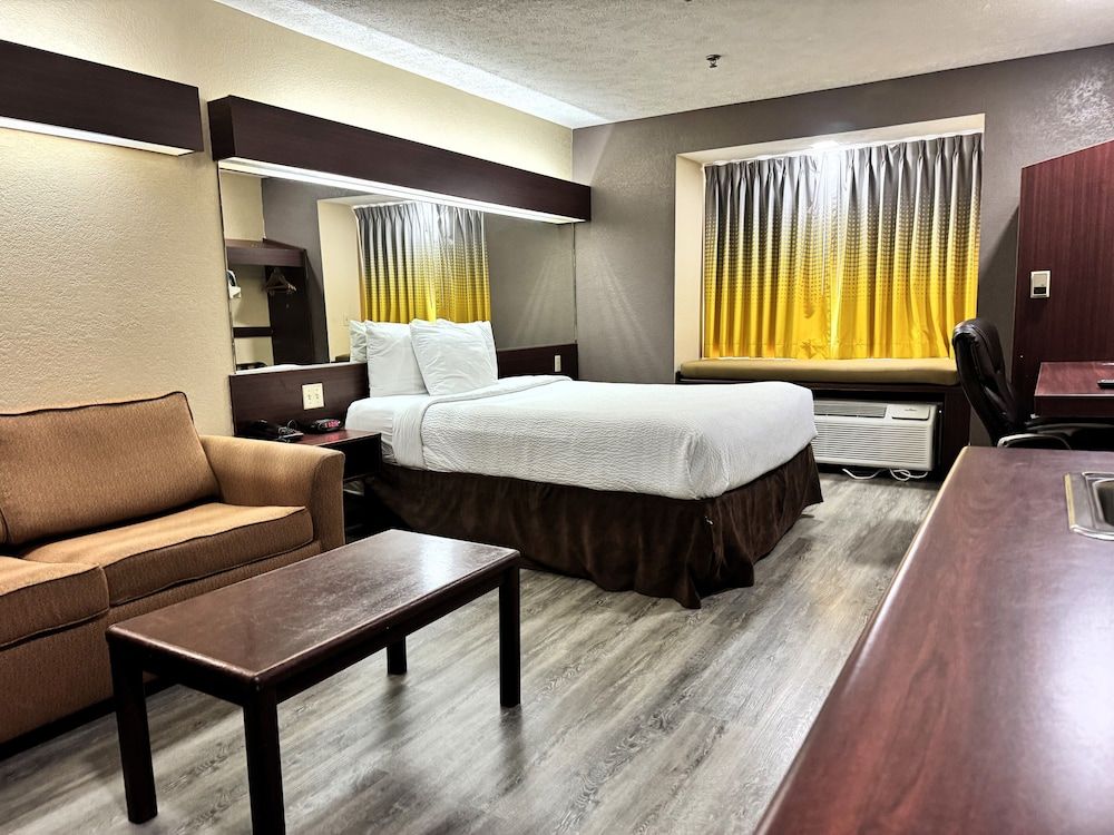 Standard Room, 1 Queen Bed, Accessible, Non Smoking