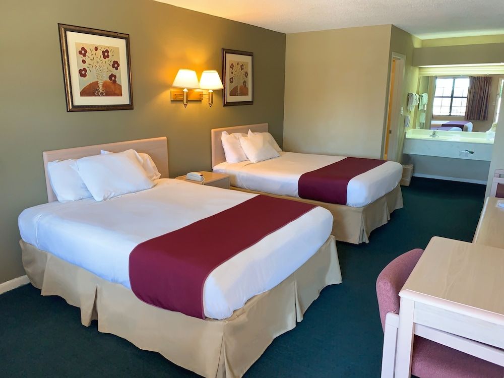 Americas Best Value Inn Meridian Room, 2 Queen Beds, Smoking 3