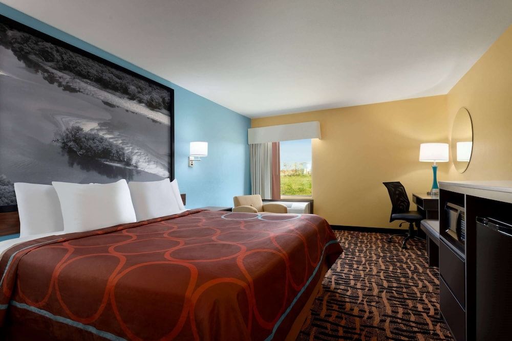 Room, 1 King Bed, Accessible, Smoking