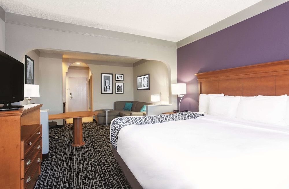 Room, 1 King Bed, Accessible, Non Smoking (Mobility/Hearing Impaired Accessible)