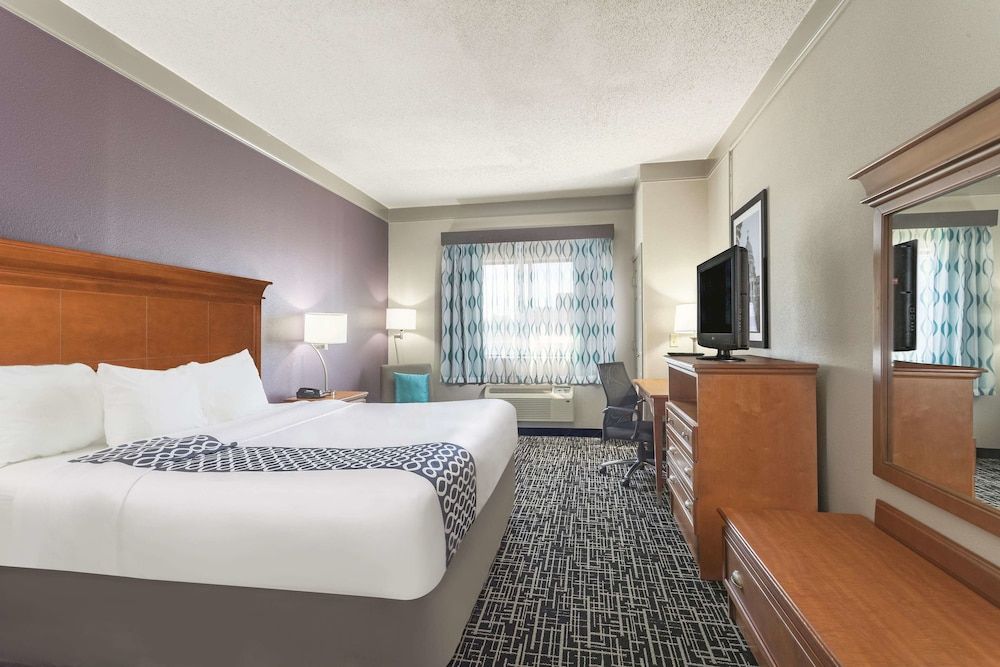 Deluxe Room, 1 King Bed, Non Smoking