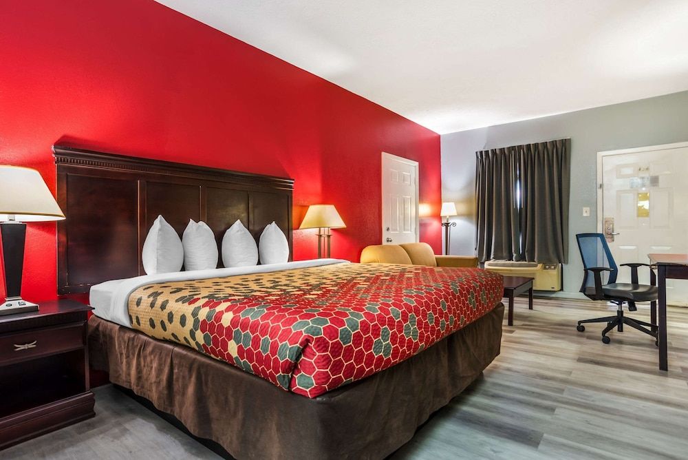 Room, 1 King Bed with Sofa bed, Accessible, Smoking