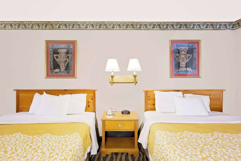 Standard Room, 2 Queen Beds, Non Smoking