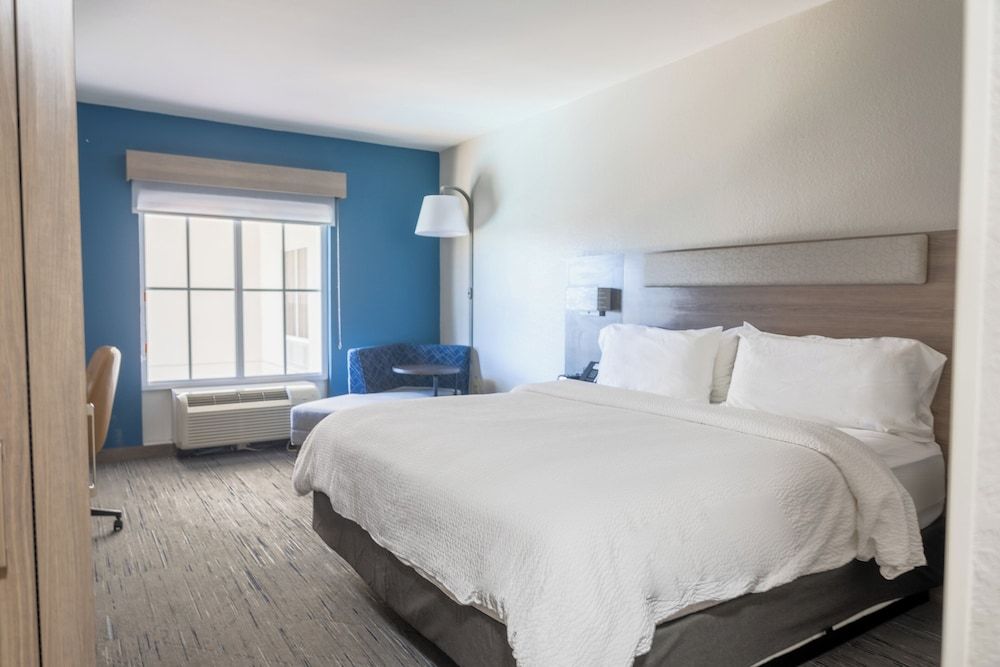 Standard Room, 1 King Bed, Mobility Accessible (Mobility)