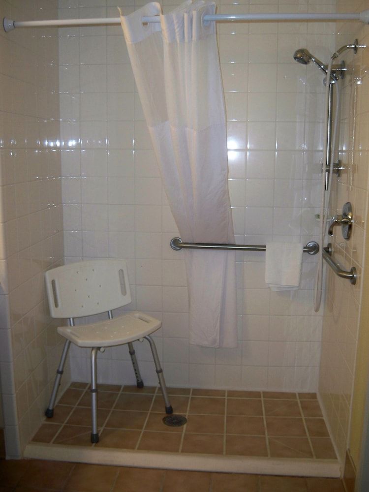 Room, 2 Queen Beds, Accessible, Non Smoking (Roll-in Shower)