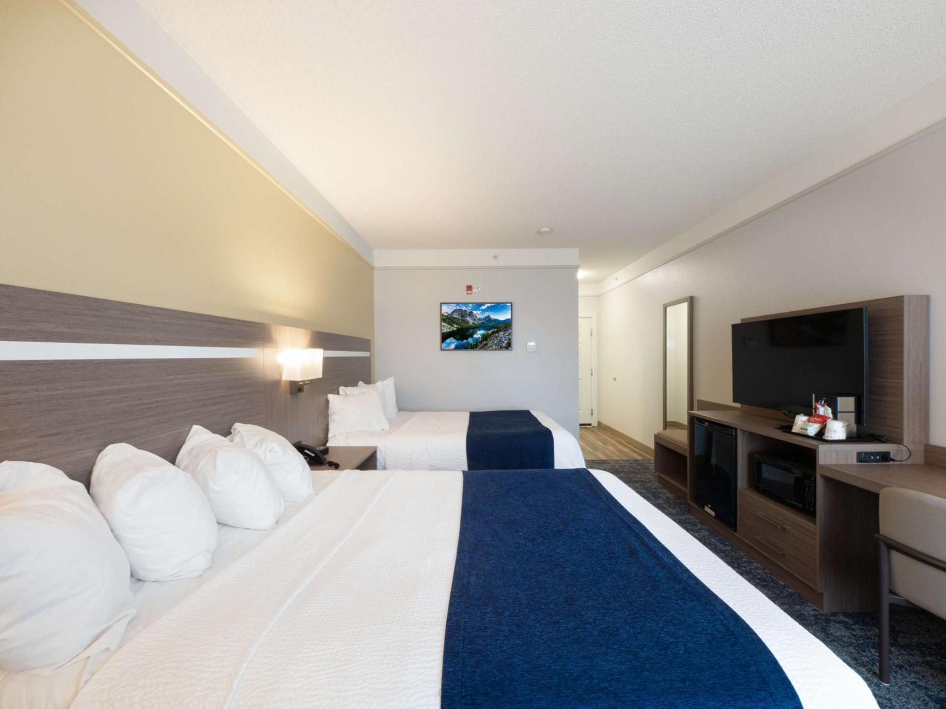 Queen Room with Two Queen Beds and Bath Tub - Disability Access/Non-Smoking