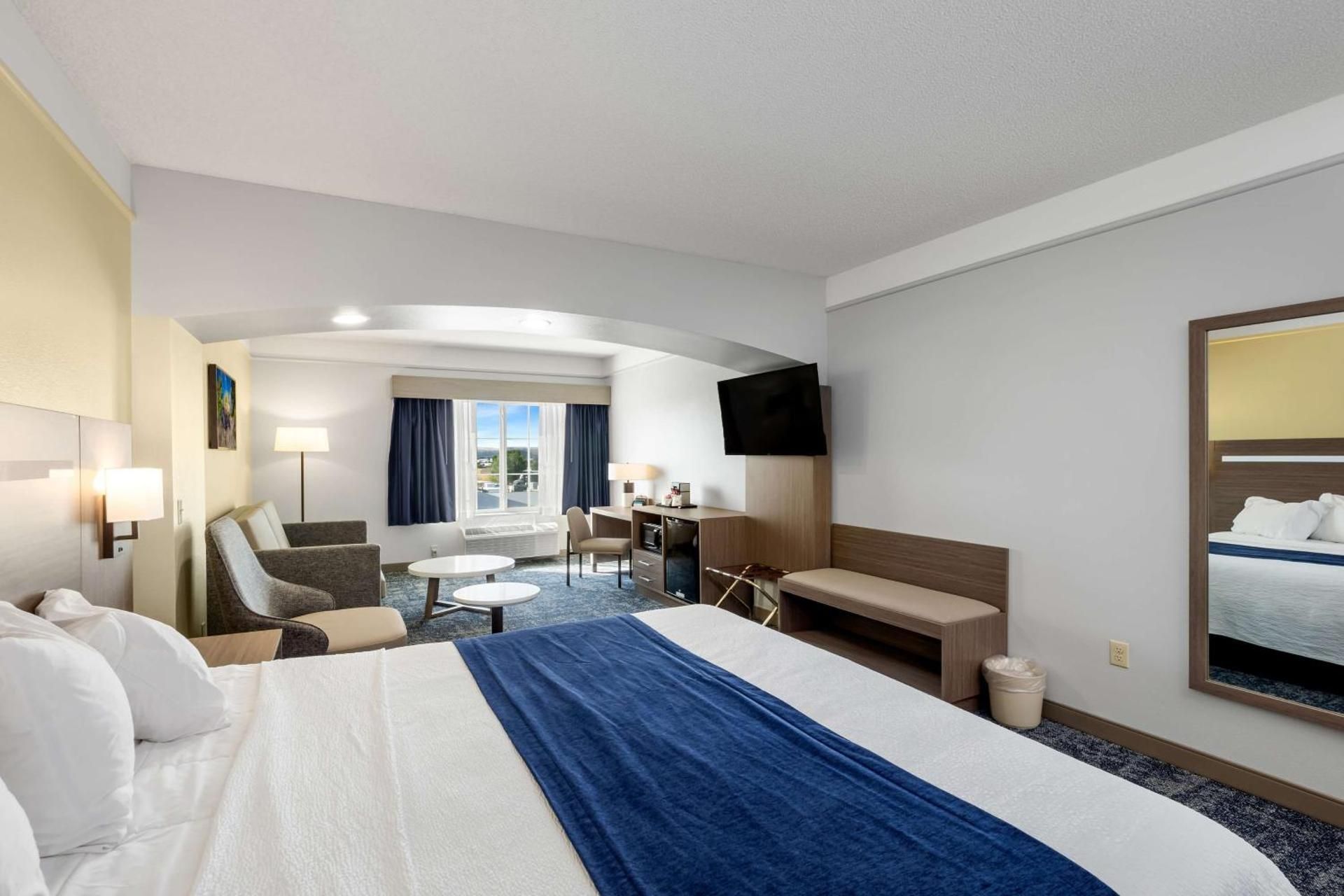 Larger King Room with Sofa Bed - Non-Smoking