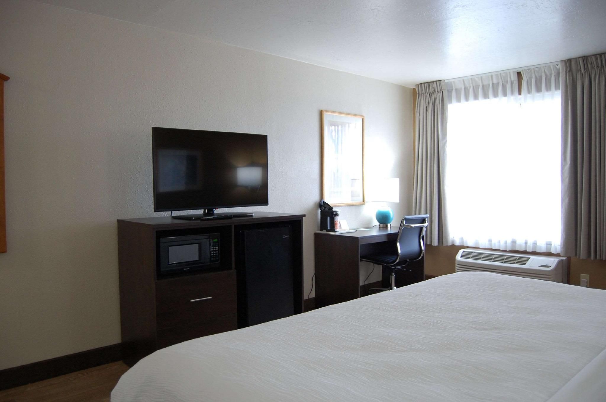 1 King Bed, Suite, Nonsmoking, Accessible