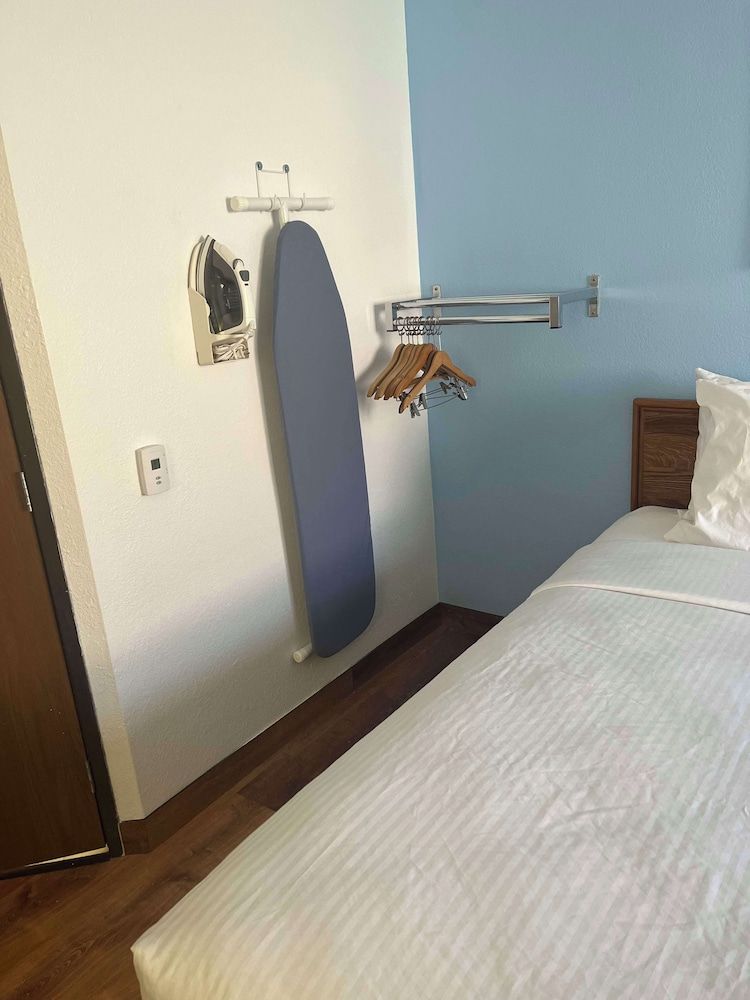 SureStay by Best Western Glendive Yellowstone River Standard Room, 1 Queen Bed, Accessible, Refrigerator & Microwave 2