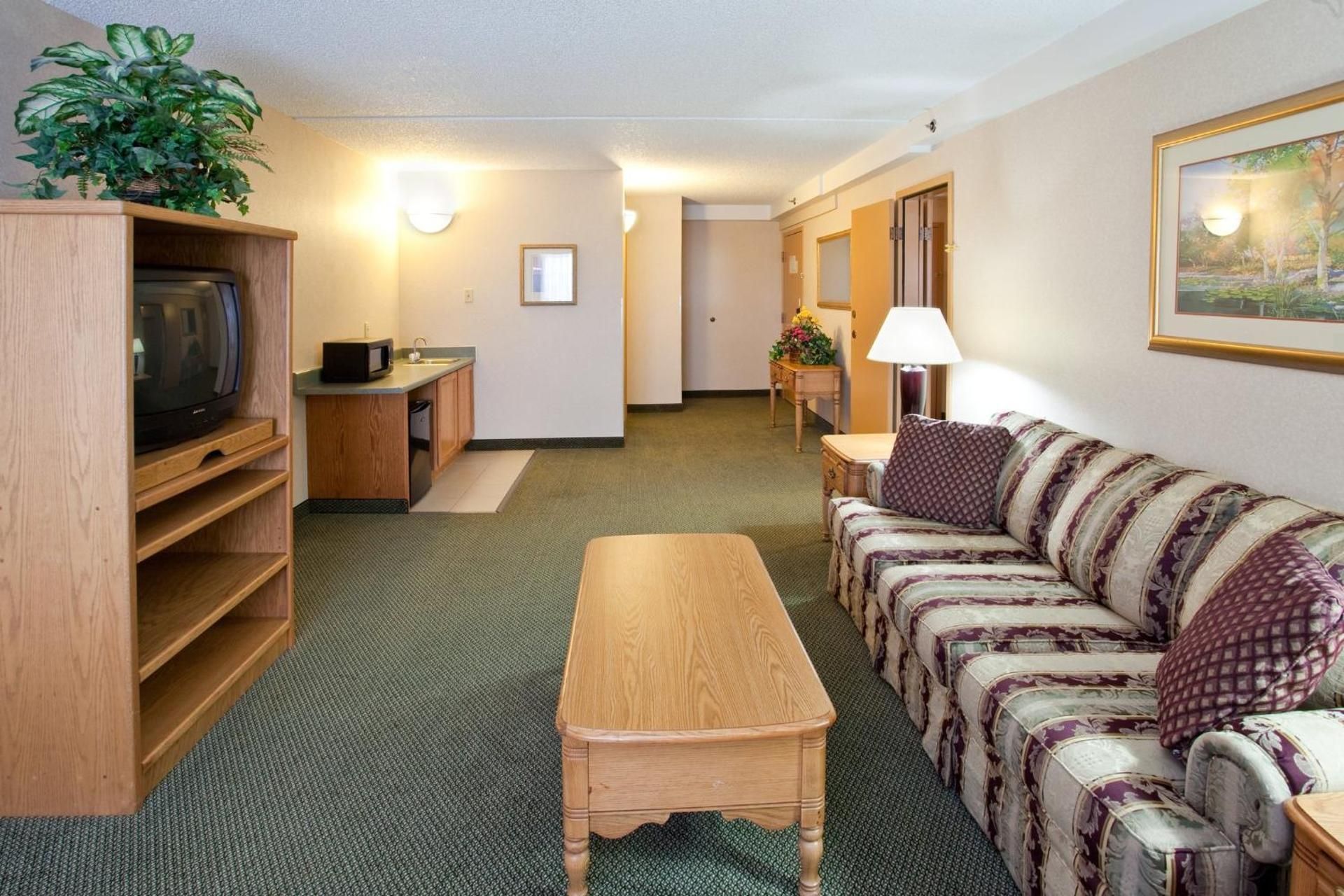 1 King 2 Queen 2 Bedroom Suite