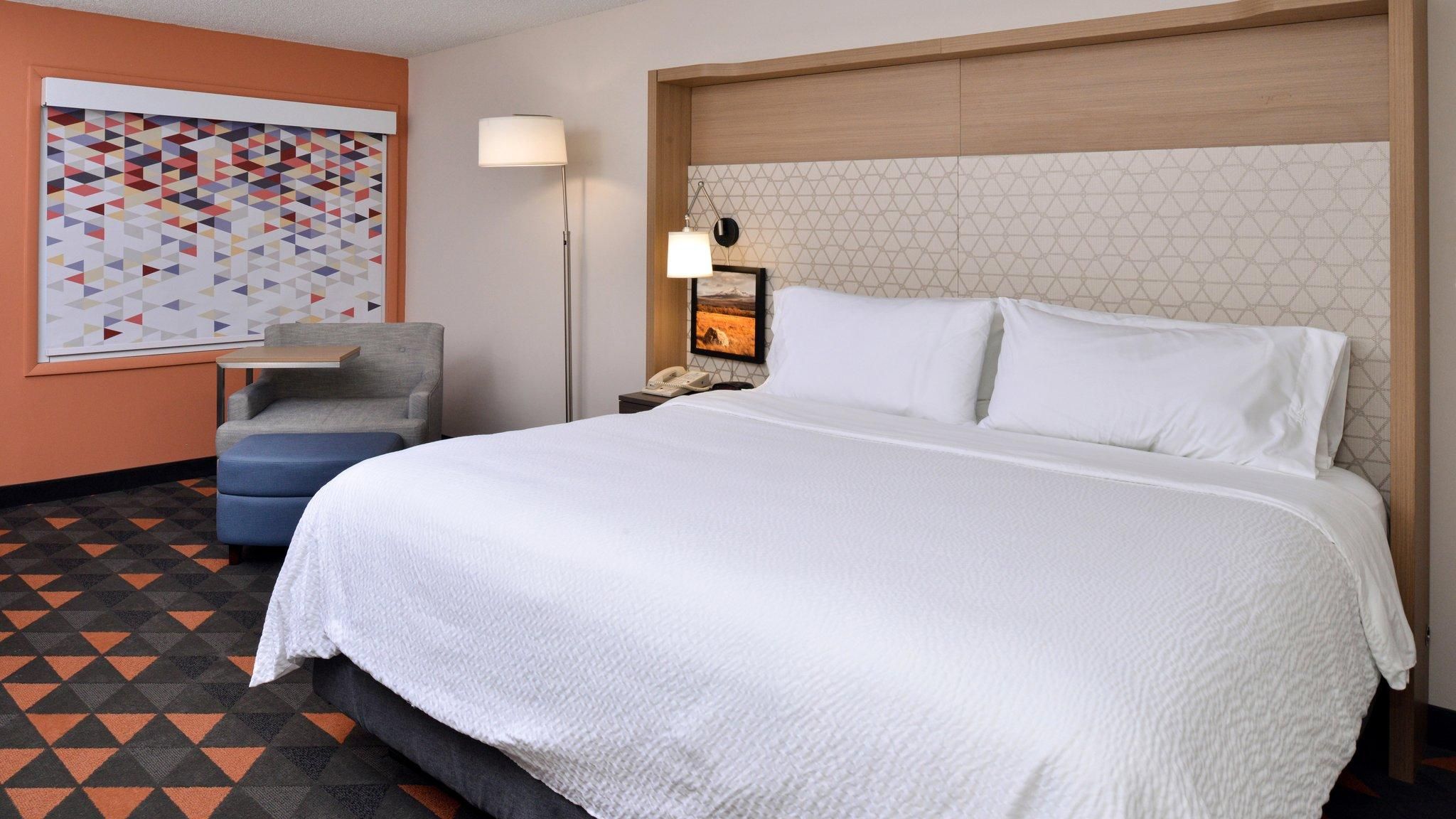 1 King Bed Standard Comm Access