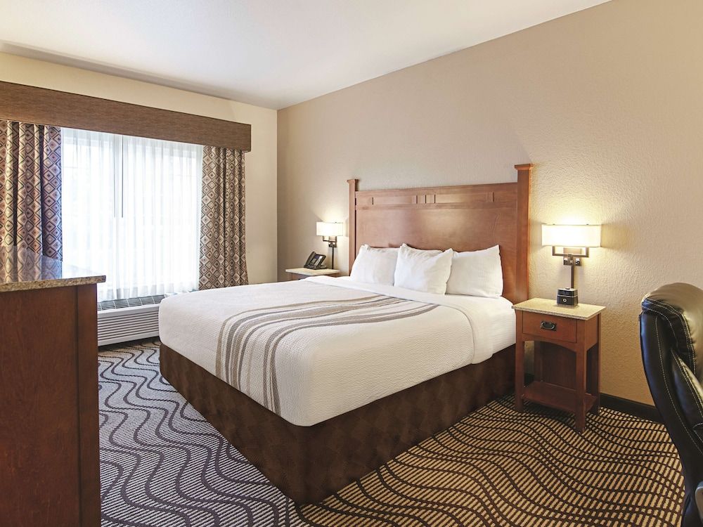Standard Room, 1 King Bed, Non Smoking, Refrigerator & Microwave