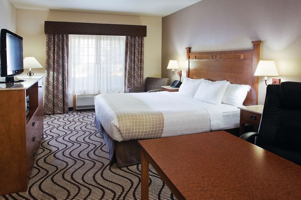 Standard Room, 1 King Bed, Non Smoking, Refrigerator & Microwave