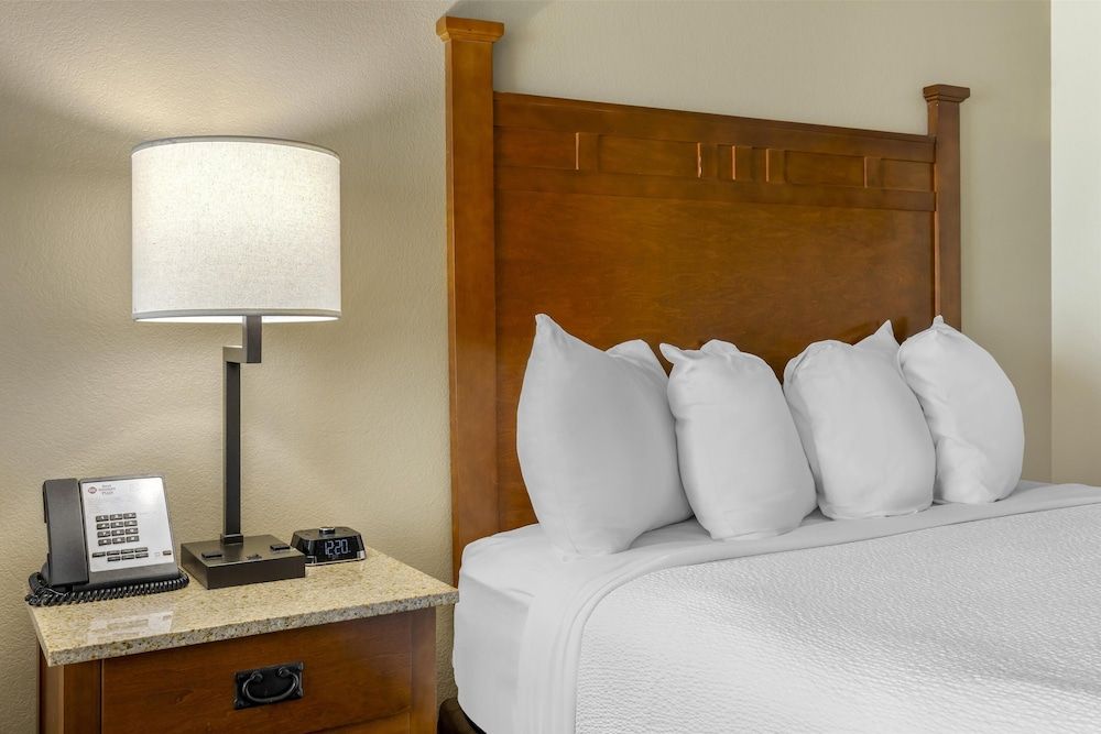 Best Western Plus Riverfront Hotel & Suites Standard Room, 1 King Bed, Jetted Tub, River View 2