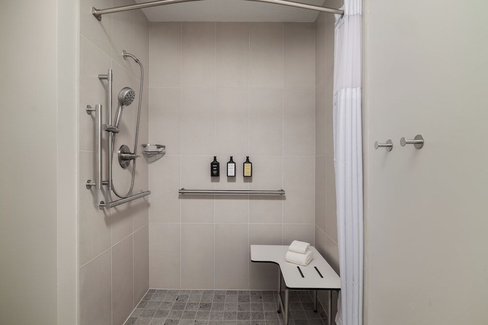 Room, 2 Queen Beds, Accessible (Mobility, Roll-In Shower)