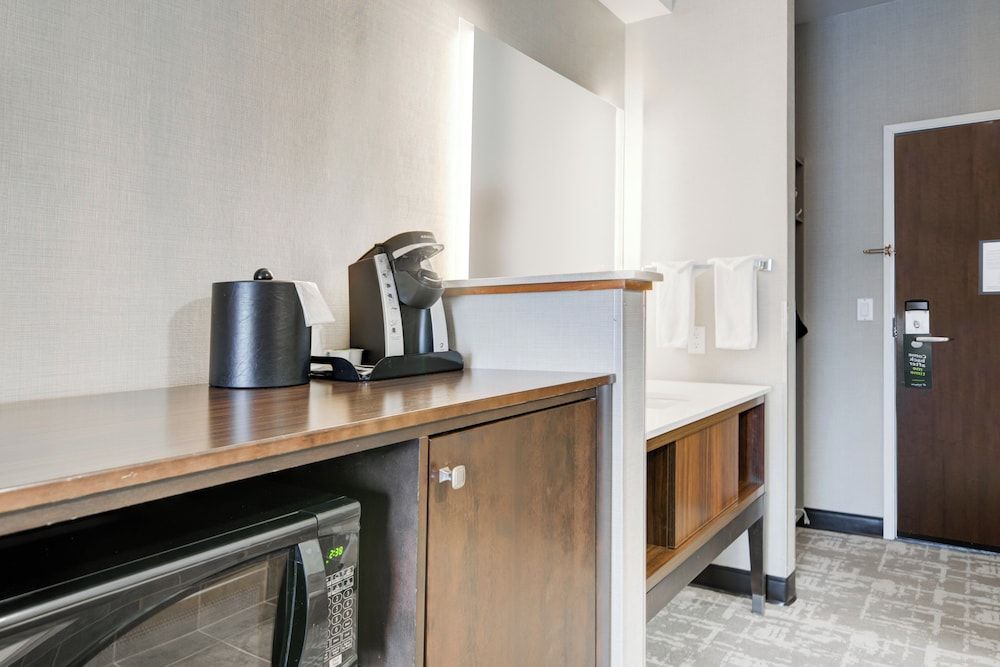 Holiday Inn West Yellowstone by IHG. Standard Room, 2 Queen Beds, Accessible (Communications) 4