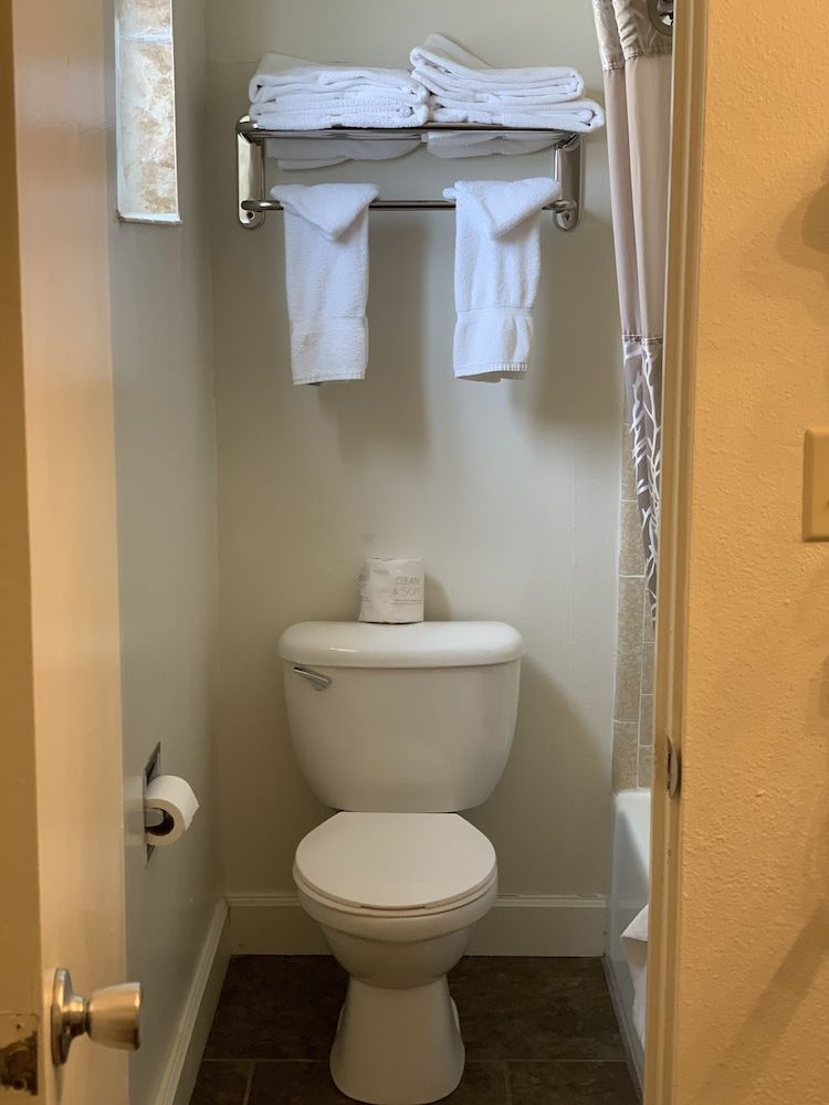 White Buffalo Deluxe Double Room, 2 Double Beds 3