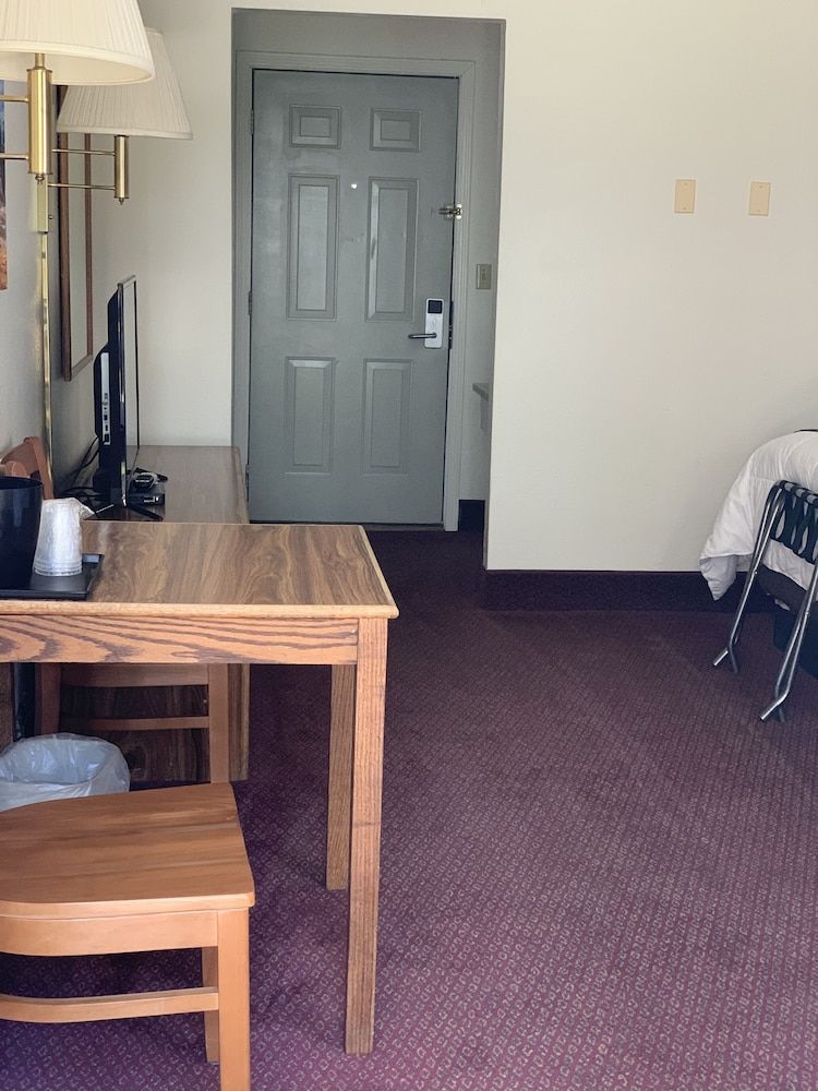 White Buffalo Deluxe Double Room, 2 Double Beds 4