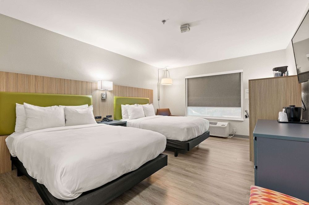 Room, 2 Queen Beds, Non Smoking