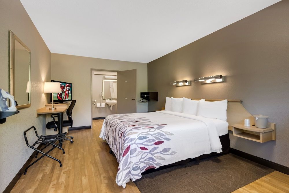 Superior Room, 1 King Bed, Accessible (Smoke Free)