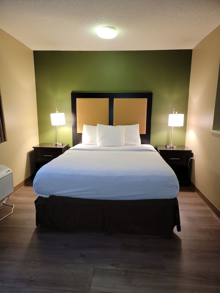 Deluxe Studio, 1 Queen Bed with Sofa bed, Non Smoking