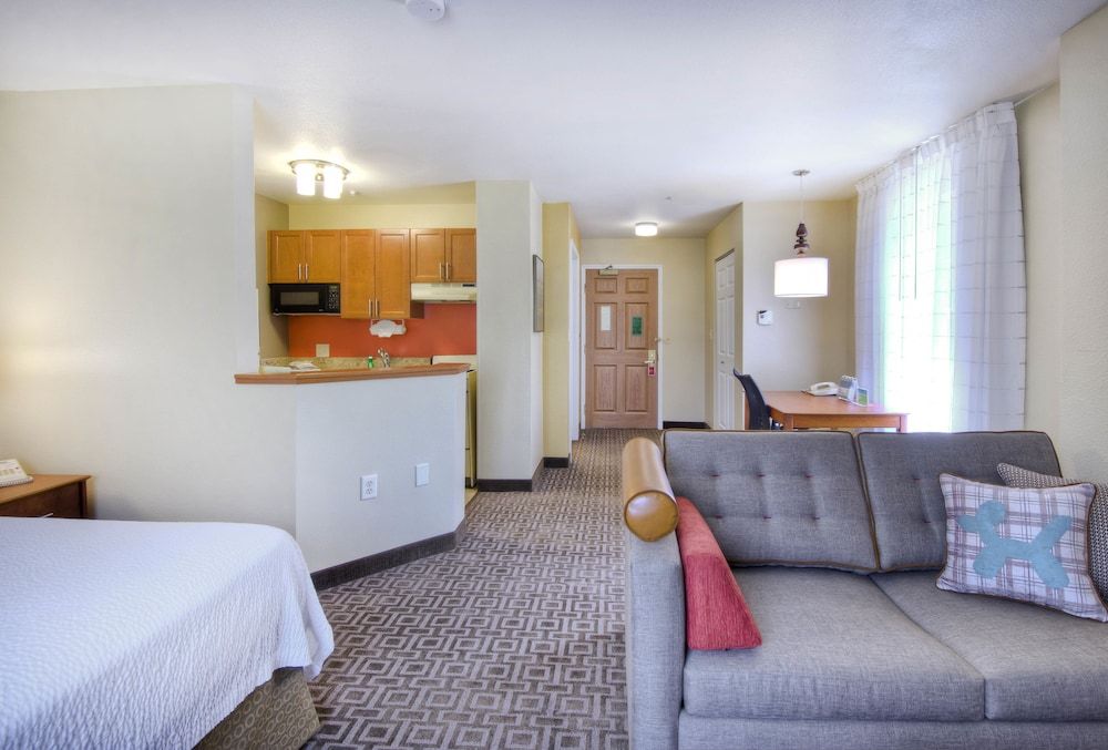 Studio, 1 Queen Bed with Sofa bed (Mobility Accessible, Roll-In Shower)