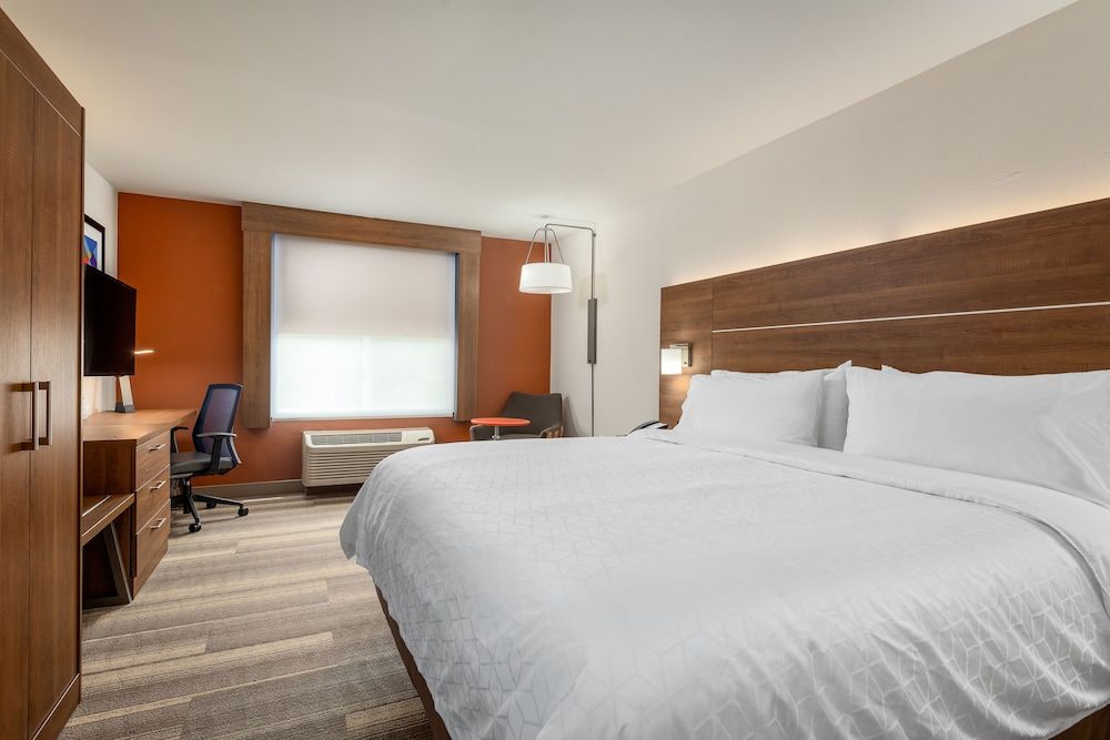 Standard Room, 1 Queen Bed, Accessible (Mobility Tub)