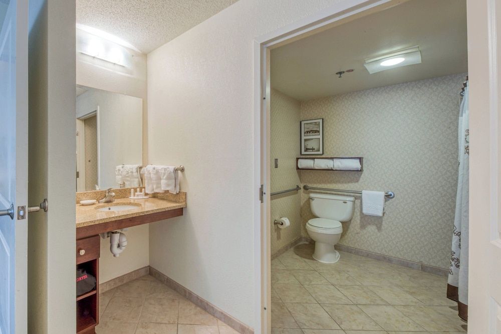 Suite, 1 Bedroom (Mobility/Hearing Accessible, Tub)