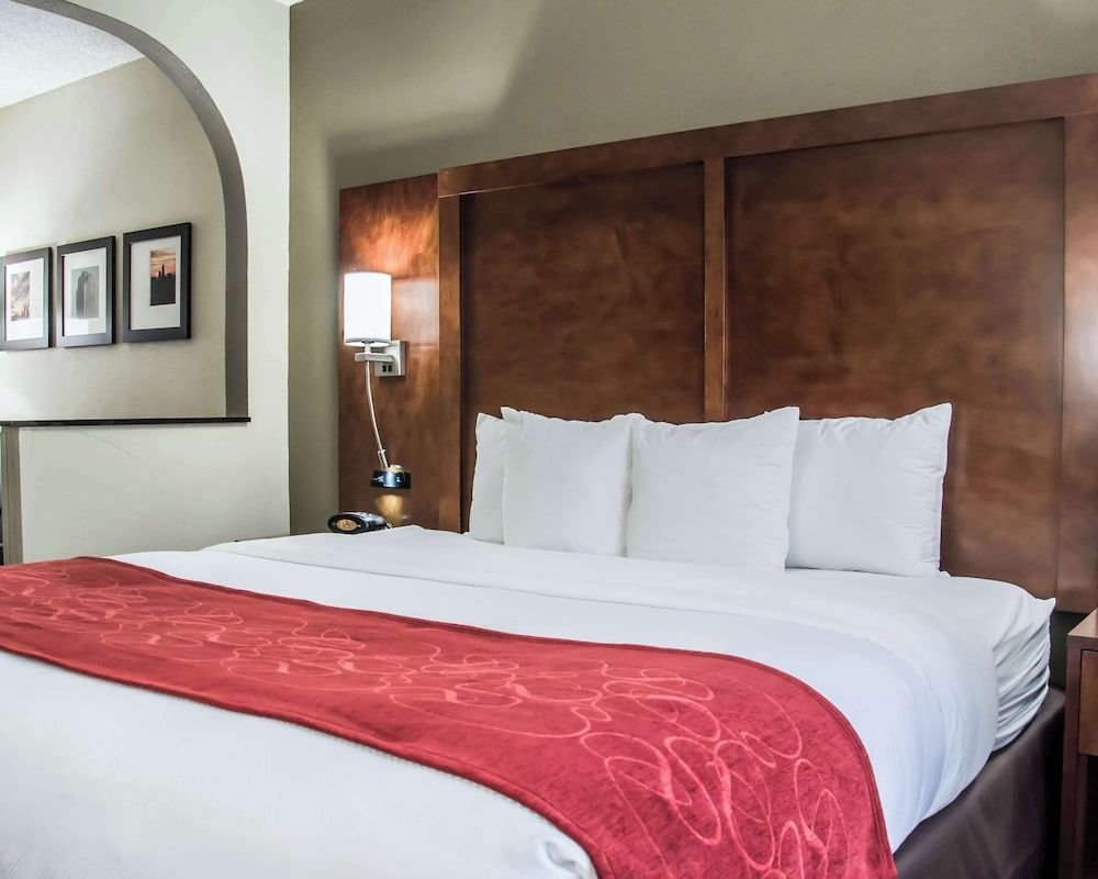 Suite, 1 King Bed, Jetted Tub
