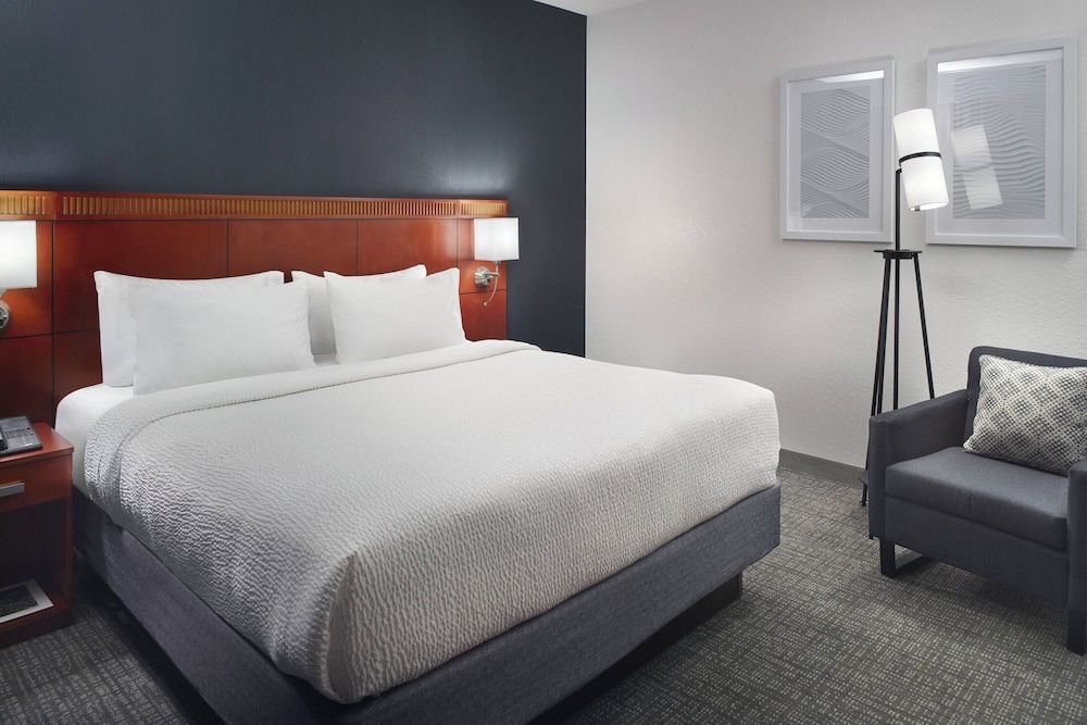 Suite, 1 Bedroom, Courtyard View