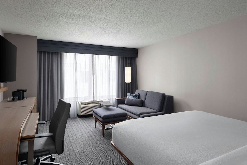 Room, 1 King Bed with Sofa bed, Non Smoking