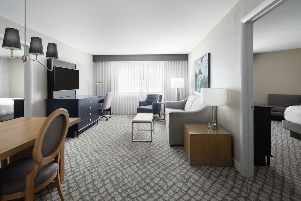 Suite, 2 Bedrooms (2 Queens/1 King, Wet Bar, Accessible)