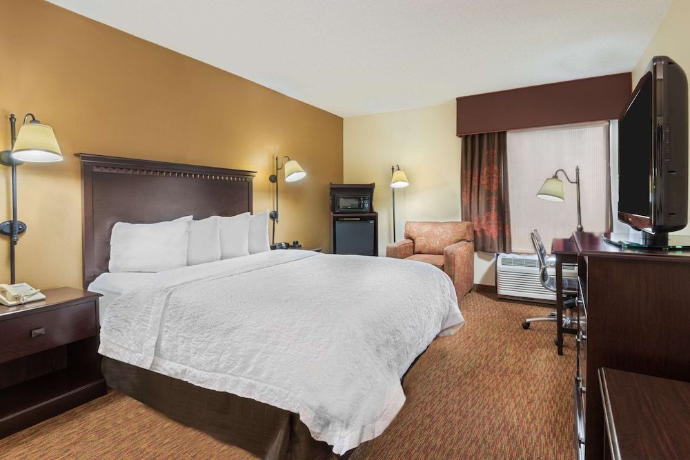 One Queen Bed, Non-Smoking, Accessible Roll In Shower