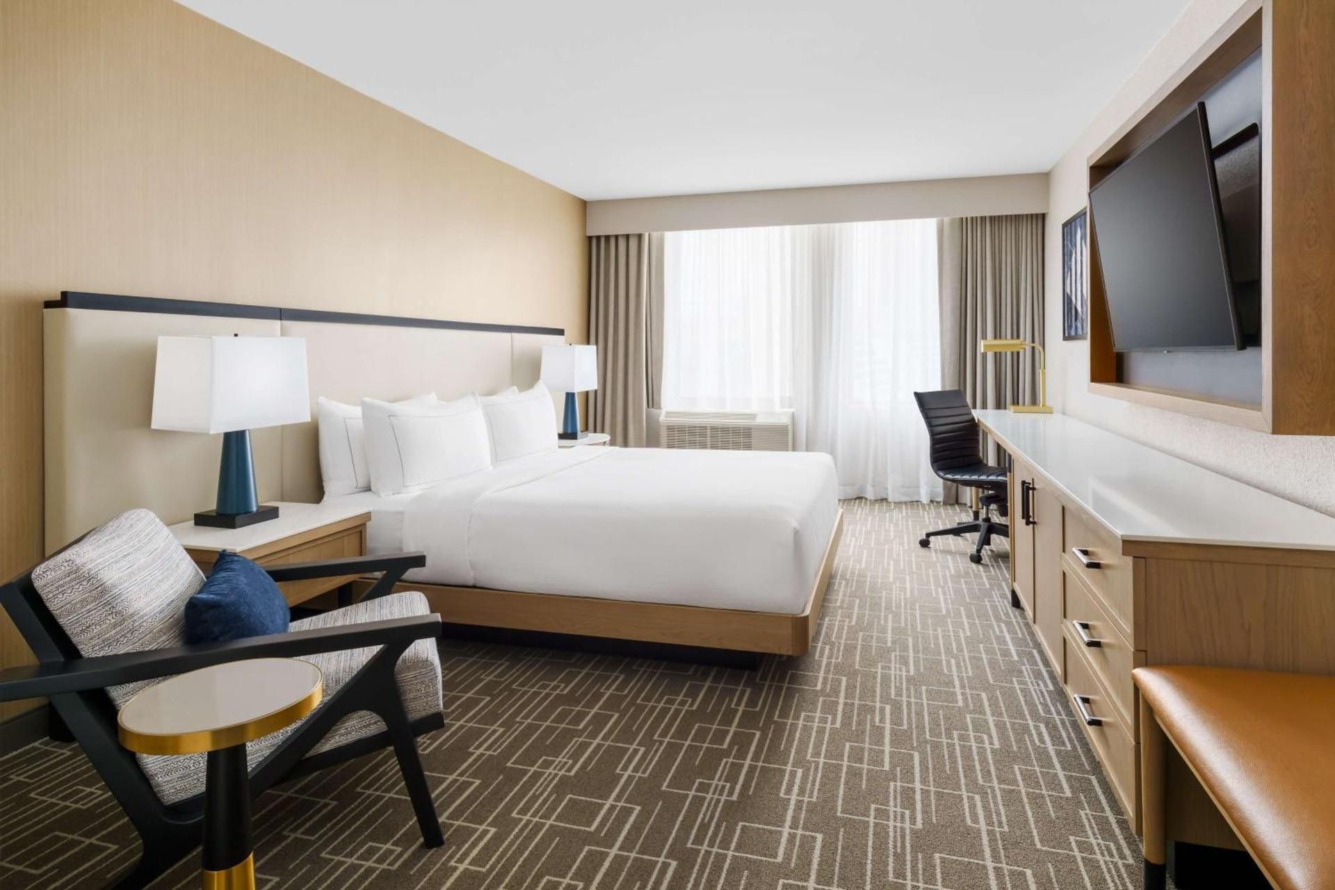 1 King Bed