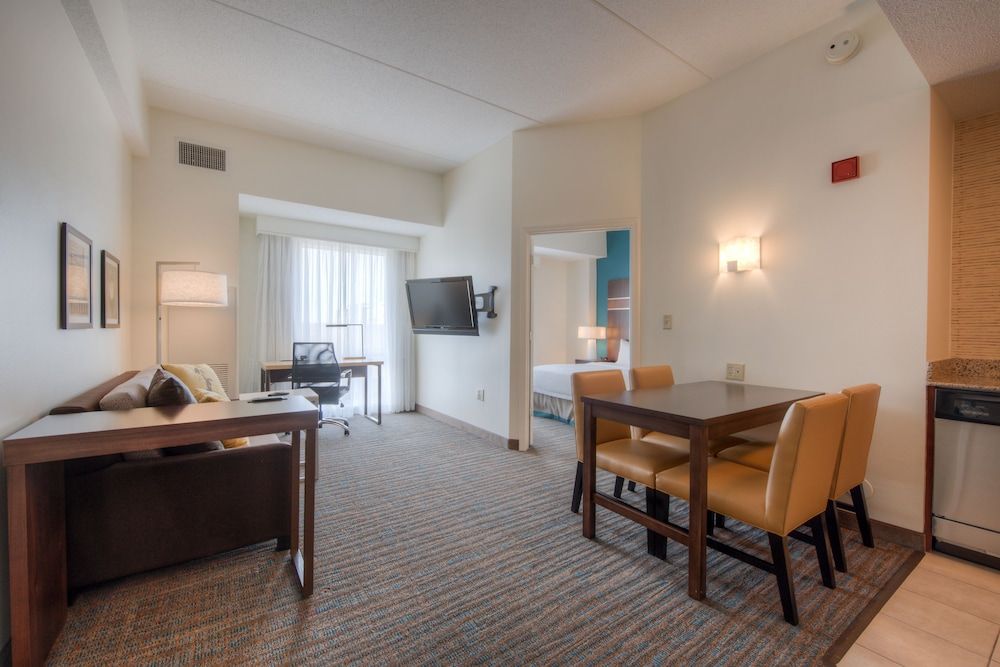 Suite, 1 Bedroom, Non Smoking (Mobility/Hearing Accessible, Tub)