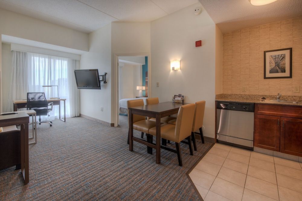 Suite, 1 Bedroom, Non Smoking (Mobility/Hearing Accessible, Tub)