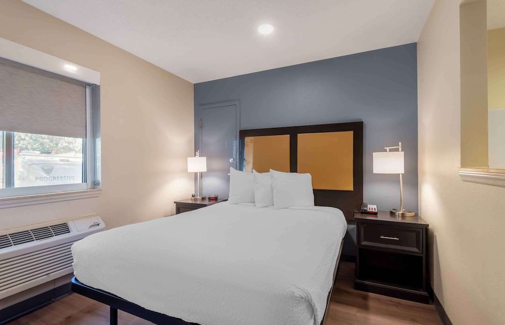 Deluxe Studio, 1 Queen Bed with Sofa bed, Non Smoking