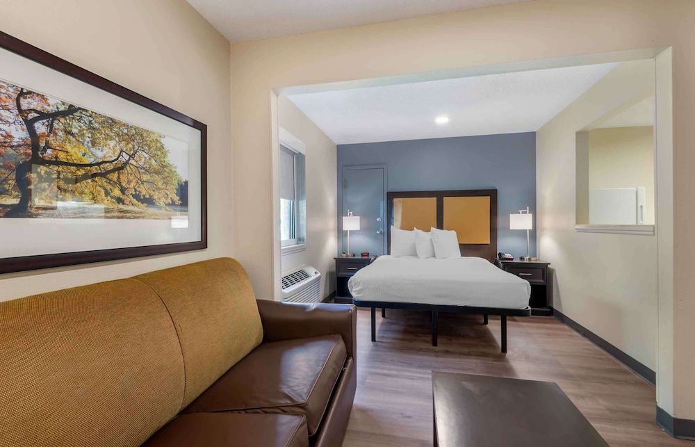Deluxe Studio, 1 Queen Bed with Sofa bed, Non Smoking