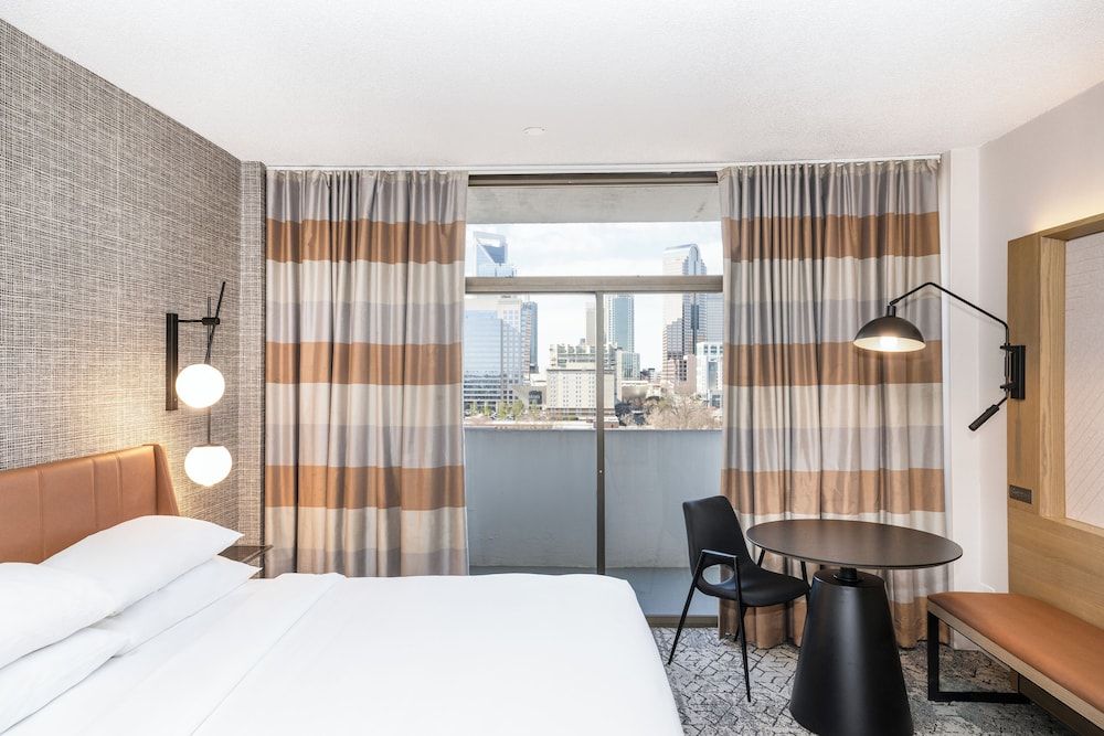 Room, 1 King Bed, Non Smoking, City View