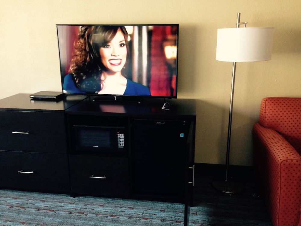 Cherokee Grand Hotel Deluxe Room, 1 King Bed 5