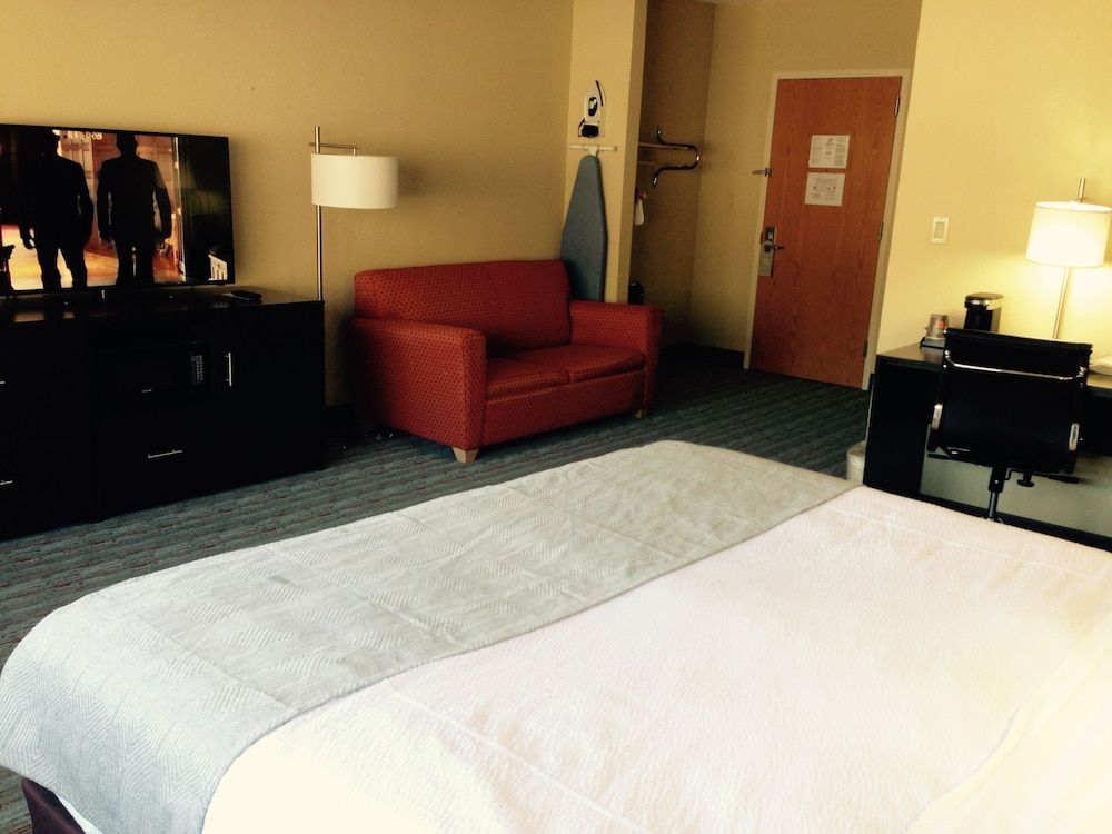 Cherokee Grand Hotel Deluxe Room, 1 King Bed 4