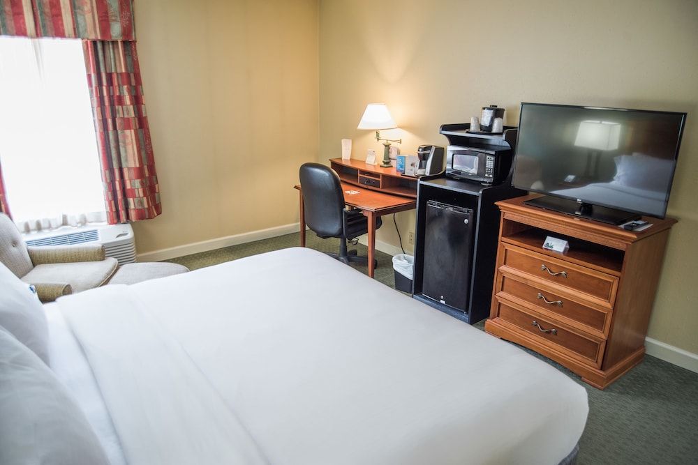 Standard Room, 1 King Bed, Accessible (Mobility Tub)