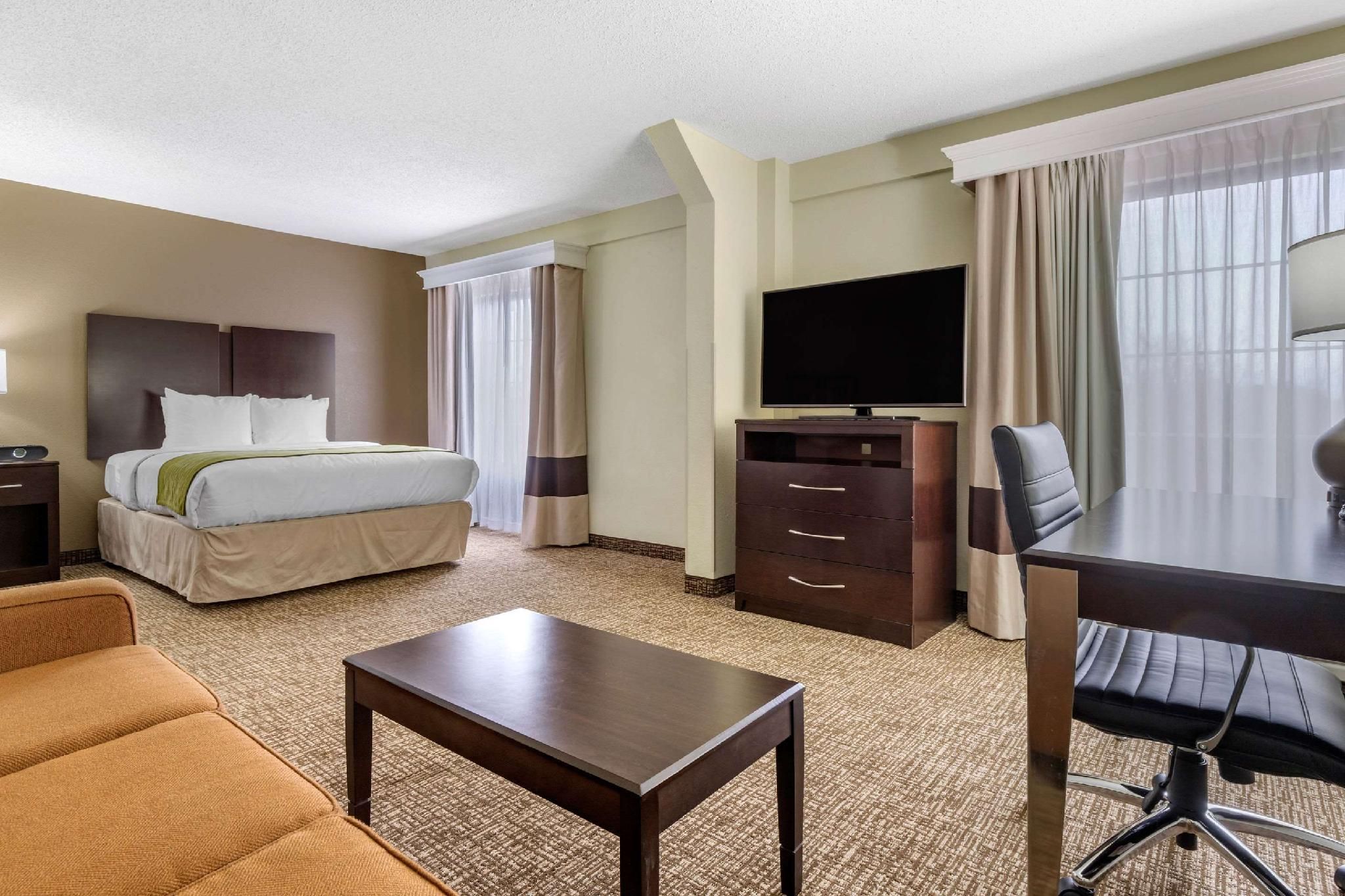 2 Queen Beds, Business Room, Suite, Nonsmoking