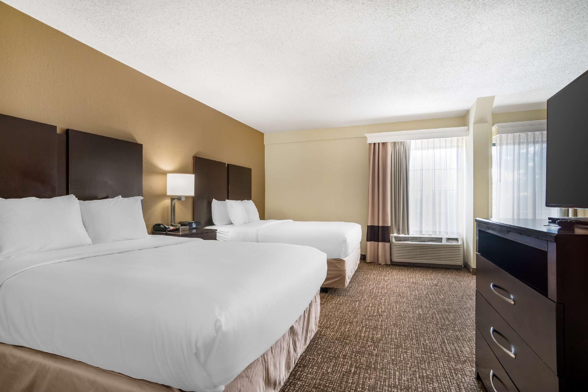 2 Queen Beds, Business Room, Suite, Nonsmoking